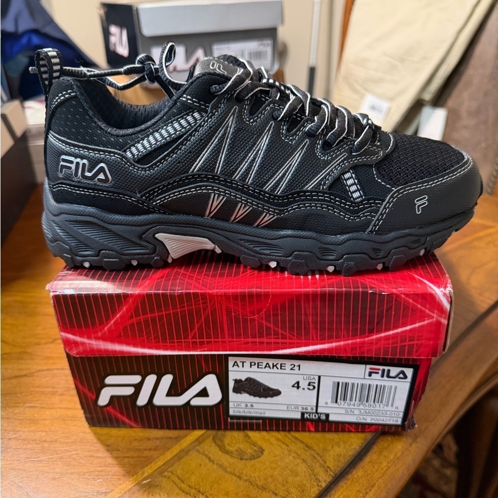 New in Box Kid's Fila AT PEAKE 21 Black Trail Running Shoes Size 4.5